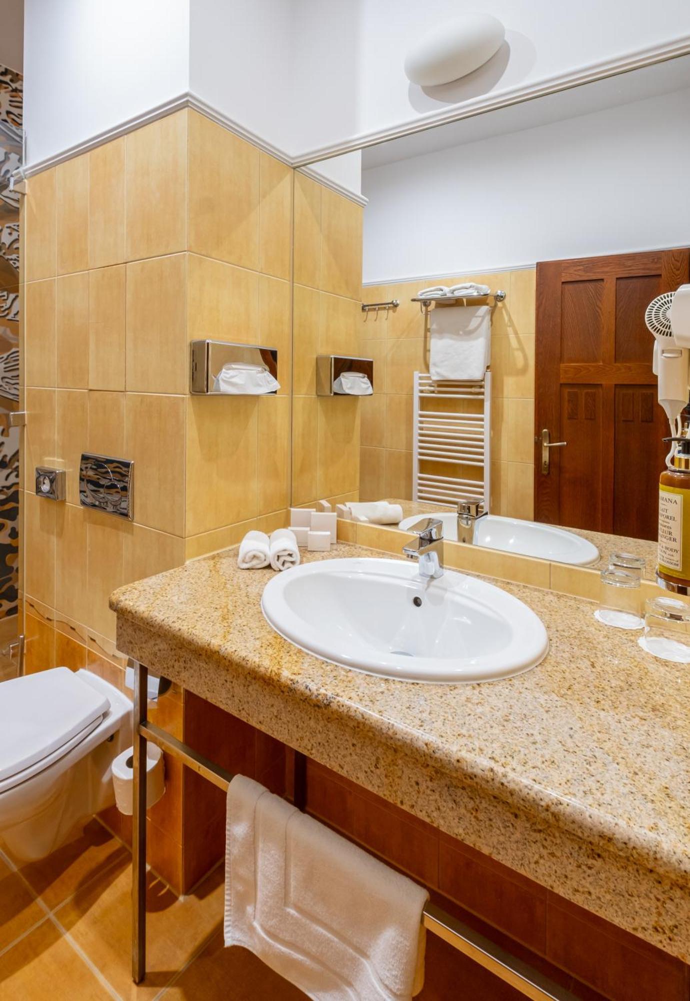 Hotel Golden Eagle 레비체 외부 사진